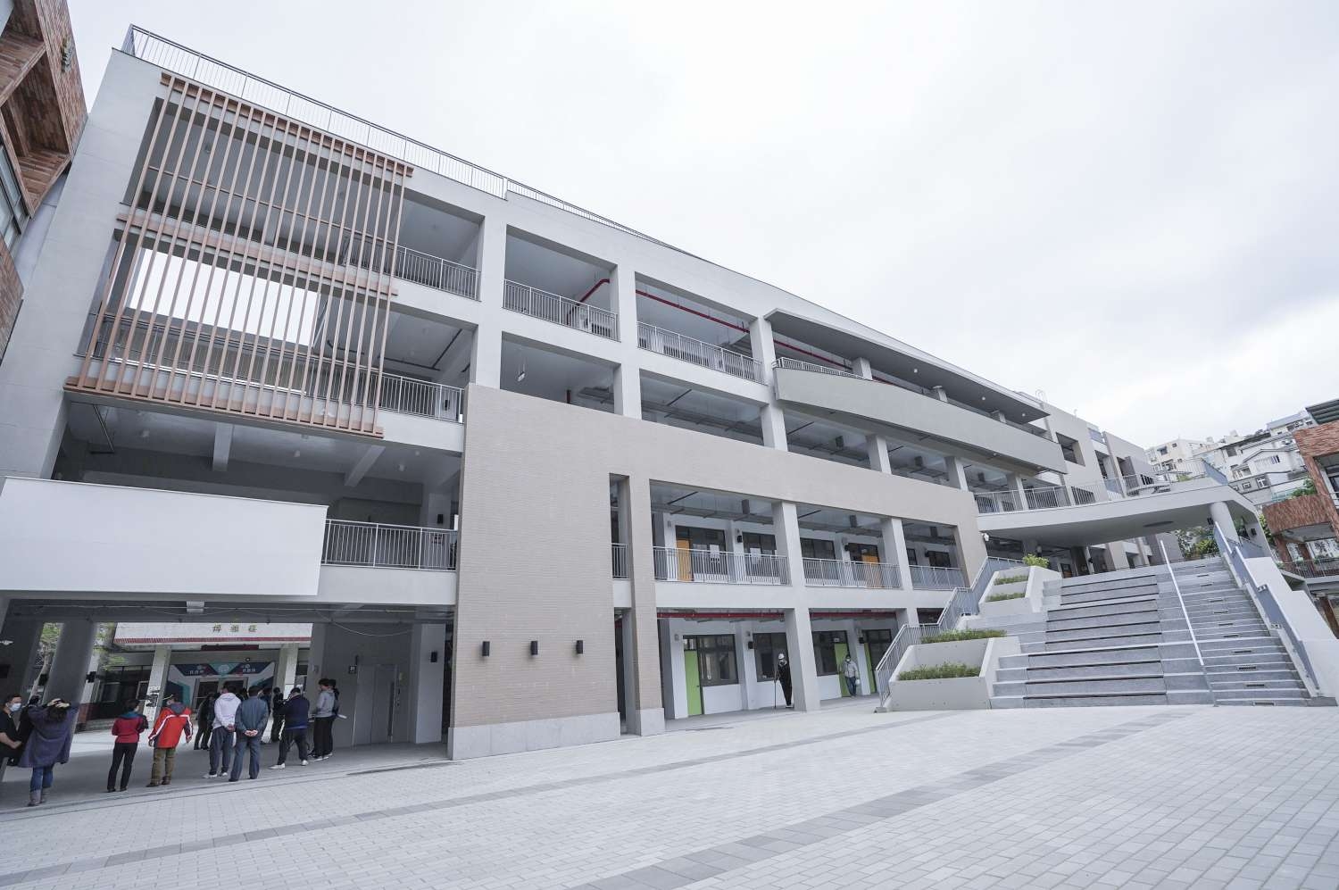 創校65年最大改造！香山高中新校舍明年啟用　絕美湖畔玻璃教室吸睛