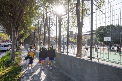 三民國中通學步道完工 1.4公里人行道串聯隆恩圳、綠園道成完全綠廊