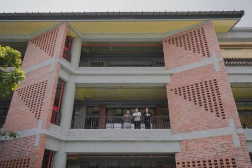 03新校舍有「遮陽通風紅磚外牆」兼顧造型與功能