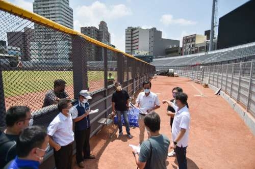 新竹市立棒球場外野牛棚改善三大方向　增設人工草皮、觀賽高腳椅、遮雨棚